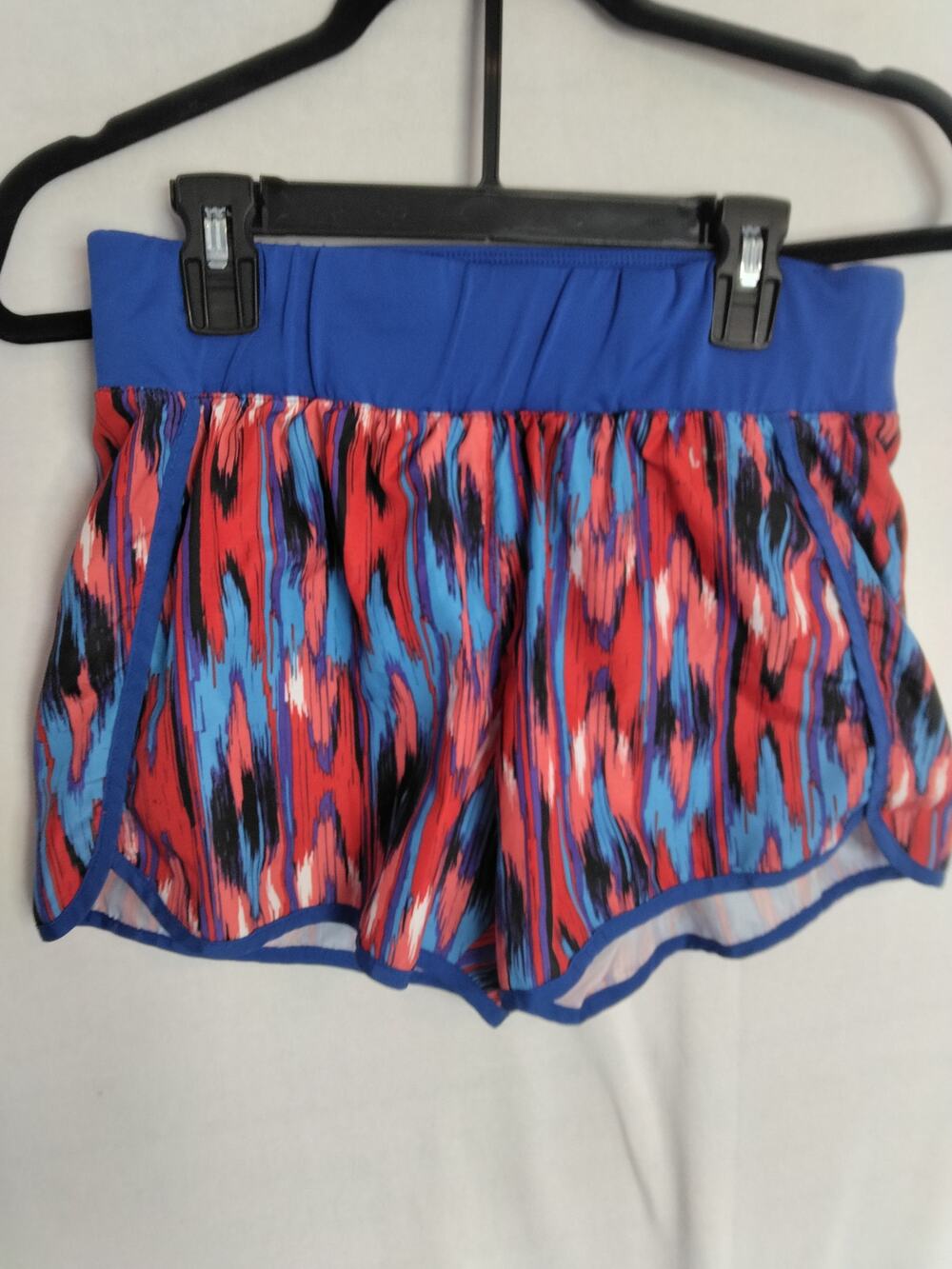 Everlast Womens Active Summer Running Shorts Sz M Red Blue Abstract Tribal Sport